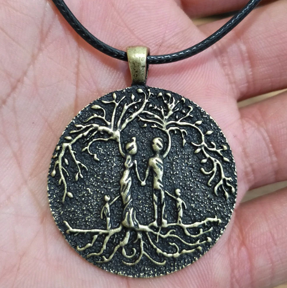 
            
                Load image into Gallery viewer, Family Tree Of Life Yggdrasil Pendant
            
        
